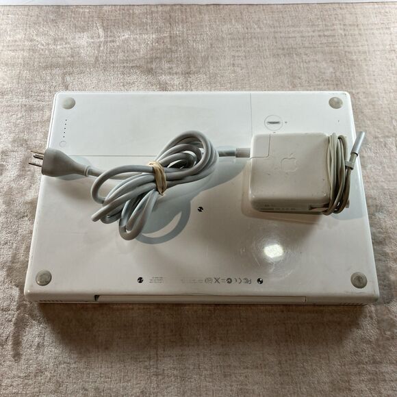 VTG Apple MacBook A1181 13" 2008 Laptop OSX 10.6 4GB  120GB Battery Tested Works - Picture 9 of 9